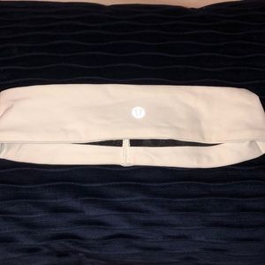 White Lululemon headband || Lululemon